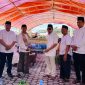 Bupati Tojo Una-Una Serahkan Hewan Qurban, Jum'at (E6e/6e) Foto : Agung Dilapanga.