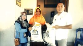 98 KPM Terima Bantuan Pangan Beras dari Pemdes Tadoy 1