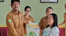 Pemdes Harmoni Salurkan Bantuan Beras untuk 191 KPM