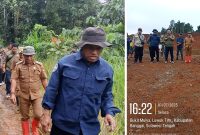 Foto Camat Luwuk Timur dalam perjalanan menuju lokasi tambang bersama rombongan provinsi sulteng
