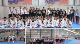 Foto Bersama Kadispora dan para wasit serta Atlit dari Karate dan Taekwondo