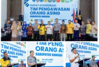 Foto Bersama Asisten II Mujiono Lasitata, Dirjen Imigrasi Sulawesi Tengah melalui Kabag TU, Andi Zulfikar Rasdin, dan Kepala Imigras Klas II Banggai