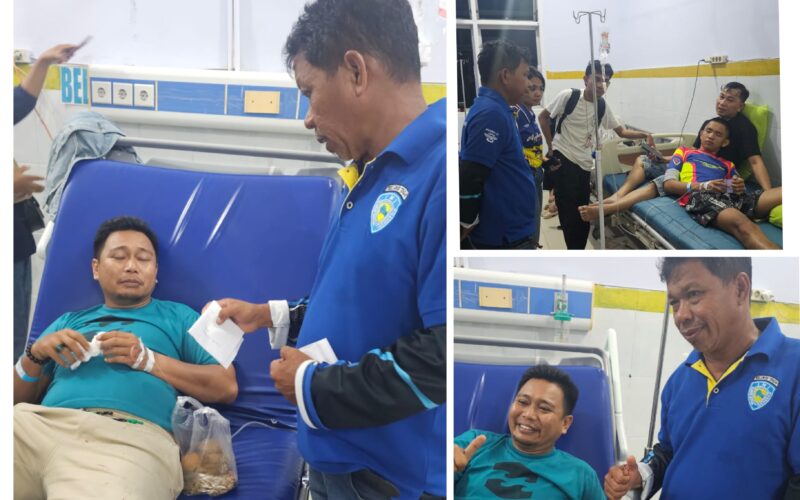 Foto Saat Tiba di Ruama Sakit Umum Daerah Ketua Panitia Boni Badalu.S.Sos Jenguk Warga korban dari pembalap serta serahkan  sedikit uang guna meringankan meraka