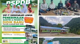 Foto Tampak Bangunan sekolah dan pamplet penerima murid baru serta para pengurus Yayasan.