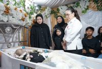 Wakil Bupati (Wabup) Minahasa Vanda Sarundajang SS, menyampaikan rasa belasungkawa.(Fernando Lumanaw)