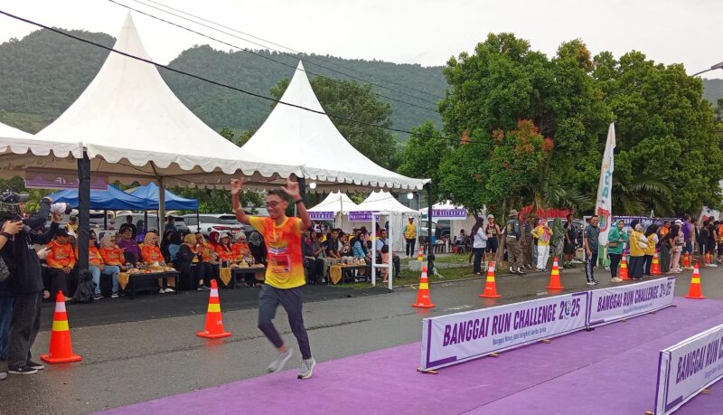 Foto Kepala Cabang BSI Luwuk Tri Surya Stafian ikut Lari dalam BRC ke 4 2025 10k