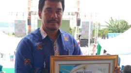 Foto Kepala Cabang BRI Luwuk usai menerima Penghargaan kategori Perbankkan perduli Perempuan dan anak Indonesia di HAN ke 41