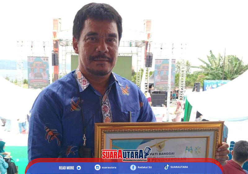 Foto Kepala Cabang BRI Luwuk usai menerima Penghargaan kategori Perbankkan perduli Perempuan dan anak Indonesia di HAN ke 41