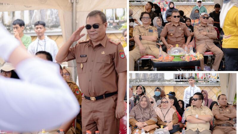 Foto Sekda Banggai Moh.Ramli Tongko Terima Para peserta  Tim Gerakjalan di dampingi beberapa OPD 