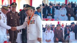 Foto Kepala UPP Kelas II Luwuk Hasfar saat bersamaan bersama Bupati Banggai usai upacara HUT RI Ke 80