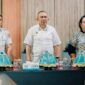 Foto, Wakil Bupati Banggai Drs. Furqanuddin Masulili, MM, Sekretaris Dinas PUPR Dedy Lakita, SE., M.Eng, dan Ketua Tim Penyusunan RIPS, Ir. Ni Nyoman N. Marleni, ST., M.Sc., Ph.D., IPM,