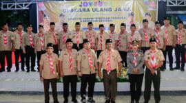 Foto Ketua Kwarcab Pramuka Banggai, Syafrudin Hinelo, bersama ketua-ketua mabiran, mabigus, dan pimpinan saka se-Kabupaten Banggai.