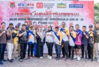 Foto, Asisten Pemerintahan dan Kesejahteraan Rakyat Setda Kabupaten Banggai, Hj. Nur Djalal, SH, mewakili Bupati Banggai. Dan Staf Dinas Pemuda dan Olahraga raga.