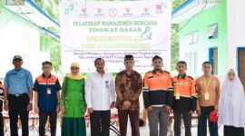 Foto Asisten II Mujiono Lasitata.SH.M.H Kaban BPBD Feri Sujarman dan pengurus Baznas 