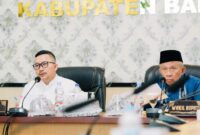 Foto Bupati Ir H.Amirudin dan Wakil Bupati Drs H.Furqanuddin sedang ikuti Rapat Koordinasi Rekonsiliasi Data Realisasi Lifting Minyak dan Gas Bumi melalui Zoom Meeting dari Ruang Rapat Khusus Kantor Bupati Banggai.
