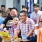 Foto, Bupati IrH.Amirudin.MM beramal KadisDKISP Lesmana.P.Kulap Berkan Apresiasi Pada Warga Tirtasari Lestarikan Budaya seni Kuda lumping.