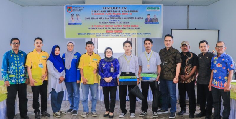 Foto Bersama Kadisnakertrans Ernaini Mustatim, Perwakilan Government Relation PT Panca Amara Utama, Lenni Hinelo, Peningkatan Produktivitas, Yuda Susanto, SH.,
