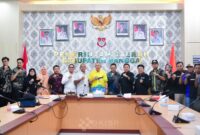 Foto Wabup Drs H.Furqanuddin.MM Anggota DPR-Prov sulteng H.Samiun Agil, anggota Komisi I Mahfud Masuara,Ketua Forum Pemekaran Daerah Persiapan Kabupaten Tompotika Rensly Saadjad