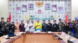 Foto Wabup Drs H.Furqanuddin.MM Anggota DPR-Prov sulteng H.Samiun Agil, anggota Komisi I Mahfud Masuara,Ketua Forum Pemekaran Daerah Persiapan Kabupaten Tompotika Rensly Saadjad