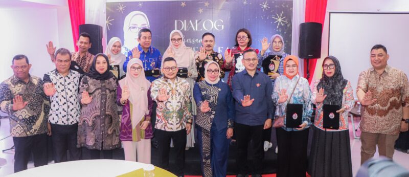 Foto Bersama Ibu Menteri PPPA-RI Arifah Fauzi,dan Bupati Ir H Amirudin.MM serta para Deputi dan Opd Provinsi sultemg dan pemda banggai
