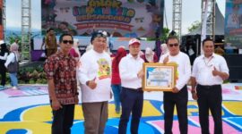 Foto Bersama Sekda Moh Ramli Tongko dan Kadis p2kbp3a banggai dan perwakilan manajemen JOB Tomori yakni Field Senior Manager Adrian Agung, bersama Relation Section Head Andi Basuki, serta Security Superintendent Ahmad Solikun.