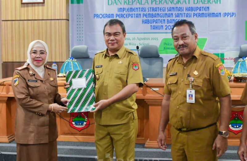 Foto Selda Banggai Moh.Ramli Tongko Bersama Asisten II Mujono Lasitata, serta Kadisperkimtan Ir Hj Maryam Salat