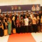 Foto Gubernur Sulteng Dr.H.Anwar Hafid,.bersama Ketua PKK Provinsi Sulteng serta Para Pengurus  KKB Periode 2025 - 2029 yang baru dikukuhkan di Hotel Estrella.
