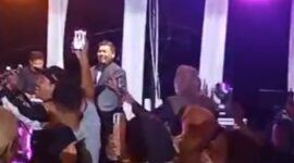 Foto Safrudin Hinelo.S.STP.M.Si tampil muka penonton dalam lagu hentakan dangdut