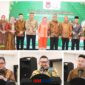Foto Kajati Sulteng N Rahmat R, S.H., M.H bersama Ketua IAD Wilayah Sulawesi Tengah, Ny. Mila RahmatBupati Banggai Ir. H. Amirudin, MM., AIFO, unsur Forkopimda, Bupati Banggai Kepulauan, Bupati Banggai Laut, para Kepala Kejari se-Banggai Raya, Sekretaris Daerah, serta para kepala OPD.