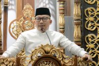 Foto Bupati Banggai Ir H.Amirudin, MM Saat berikan Tauziah pada para Jamaah yang hadi di Maulid Nabi