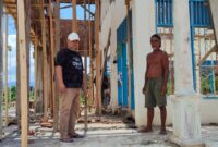 Kadis PUPR, Darsyad, ST, lakukan monitoring pembangunan Aula Workshop BLK di Desa Momunu, Minggu (15/9/2025) Foto : Jasri.