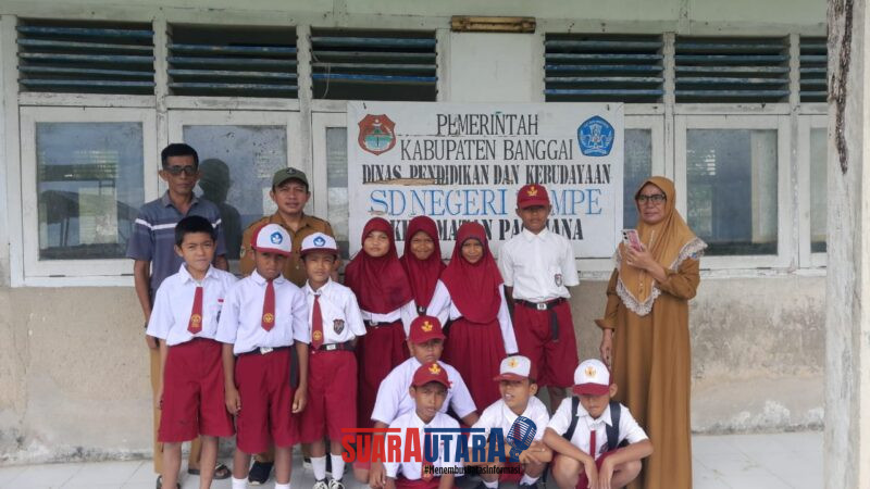 Foto Terpancar kebahagiaan dari para siswa ss tampe menerima Bantuan ANBK dari Pemda melalui Disdikbud banggai bersama para gurunya 