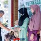 Foto Asisten II Mujiono Lasitata, Lagi serahkan bantuan pada seorang ibu Lansia 