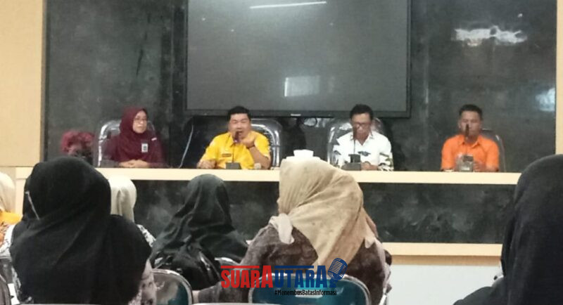 Foto Kadisdikbud banggai Safrudin Hinelo.S.STP.M.Si dan Kdipimpin Dr. Giant Ambado serta Kabid