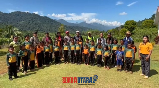 Foto Kabid PAUD dan PNF Sayamsul Bahri Lanta.S.STP Wakili Kadis Safrudin Hinelo.S.STP.M.Si Serahkan Bantuan ANBK damping Para penilik dan pengawas Pendidikan 