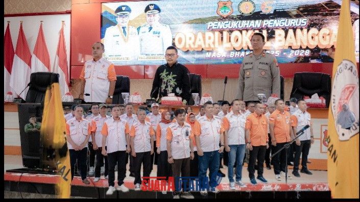 Foto Bupati Banggai Ir.H.Amirudin.SP.MM.AIFO Lantik Pengurus ORARI Lokal Banggai 2025-2028 Syaifullah Mambuhu Resmi Nakodai