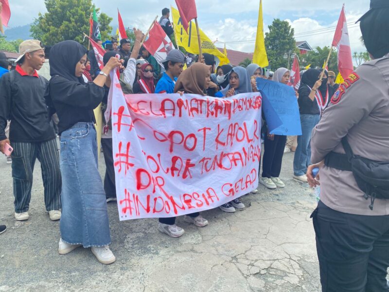 Ratusan Massa AMARA Geruduk Polres & DPRD Touna, Desak Copot Kapolri dan Tuntaskan Kasus Afan