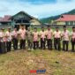 Ketua Kwarcab Gerakan Pramuka Kabupaten Buol, Murapto, M.Toa, S.Pd, yang juga Kepala SMKN 1 Tiloan, menyerahkan piala bergilir kepada peserta Kema Pramuka Madrasah se-Kabupaten Buol di Desa Kokobuka, Kecamatan Tiloan, Rabu (23/10/2025),