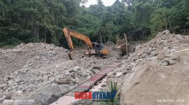 Aktifitas PETI dibantaran sungai Didesa Paret yang menggunakan alat berat