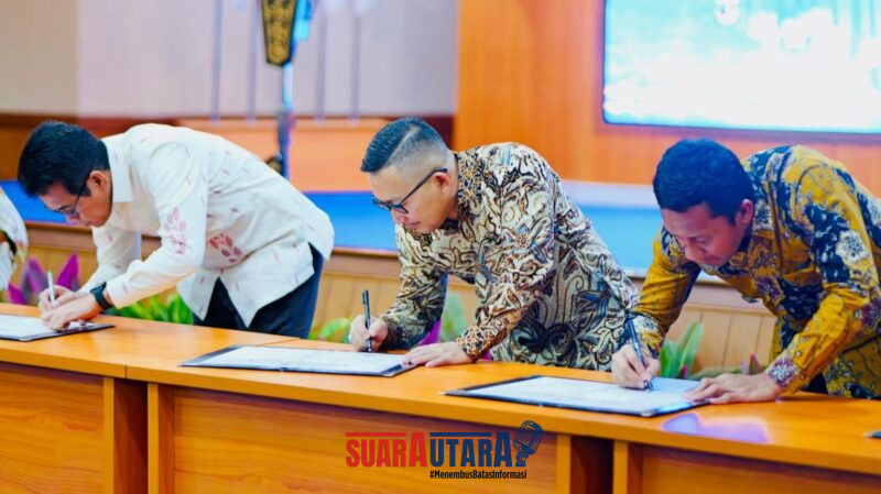 Foto Bupati Banggai Ir H.Amirudin.MM Lakukan penandatanganan Komitmen Bersama Pembangunan Meritokrasi Instansi di Kantor Badan Kepegawaian Negara (BKN) Republik Indonesia