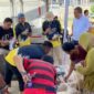 Foto : Sekda Banggai Moh.Ramli Tongko Pantau Pasar murah bersama Kadisperindag Natalia