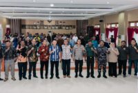 Foto bersama Sekda Banggai Moh Ramli Tongko dan para unsur Forkopimda serta peserta rapat