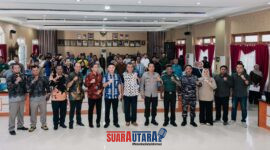 Foto bersama Sekda Banggai Moh Ramli Tongko dan para unsur Forkopimda serta peserta rapat