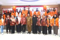 Foto Istimewa Plt. Asisten II Bidang Perekonomian dan Pembangunan Setda Banggai, Mujiono, saat menerima mahasiswa peserta KKN Profesi Kesehatan STIFa Pelita Mas Palu angkatan XXIV