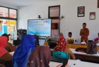 foto Istimewa: Mewakili Kadispend Safrudin Hinelo. Sekertaris Dinas  sampaikan pesan pada Rapat Inflementasi Pembelajaran 