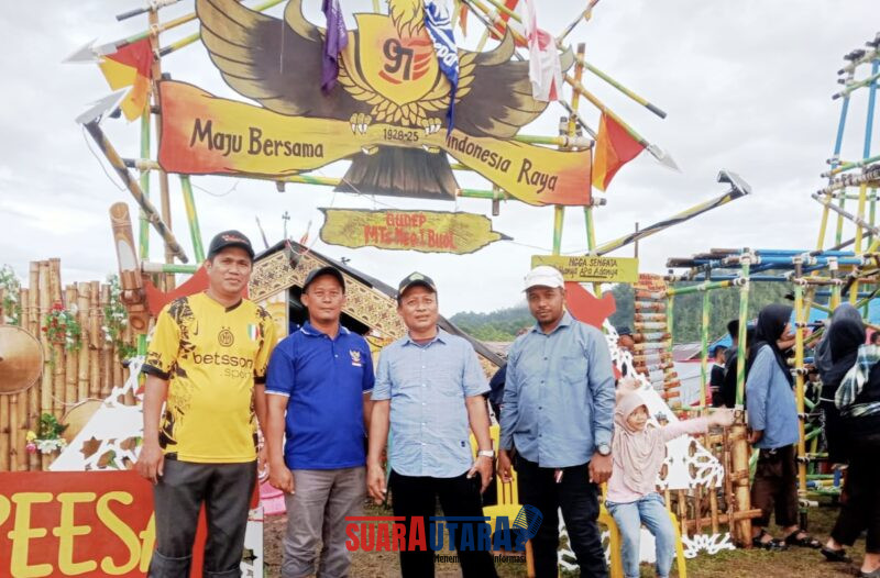 Kakan Kemenag Buol Dr Nurkhairi, M.HI saat mengunjungi kegiatan Kemah Pramuka tingkat Madrasah di desa Kokobuka.(Foto:ist) (Foto Ist).