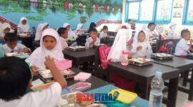 Salah satu kegiatan pemenuhan Gizi bagi siswa SD 1 Ratolindo