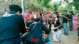 Mahasiswa Program Studi (Prodi) Televisi dan Film, Fakultas Ilmu Budaya (FIB), Universitas Jember (UNEJ) saat memproduksi film 