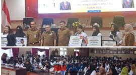 foto istimewa : Bupati banggai Ir.H.Amirudin.MM, Bersama Sekda Moh.Ramli Tongko, Dan Kadisdikbud, Safrudin Hinelo.S.STP.M.Si dalam penyerahan honorarium Guru dan Tenaga pendidik