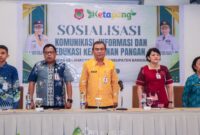 foto istimewa : Sekda banggai Moh.Ramli Tongko bersama Kadis Ketapang Alfian Djibran.S.STP dan para tamu undangan